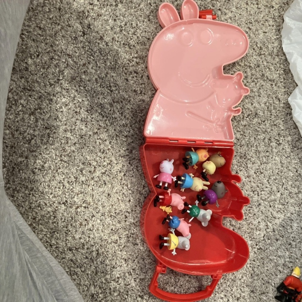 Peppa Pig Action Figure Set 9 With Carrying Case - Picture 5 of 7